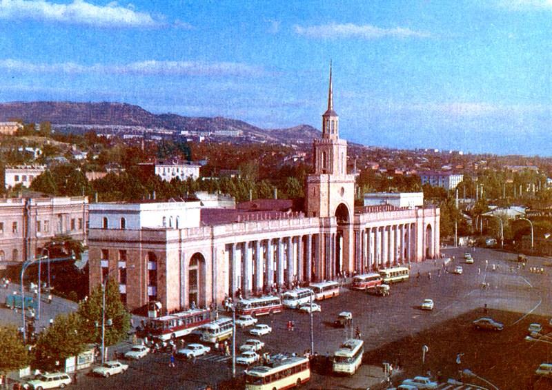 Железнодорожный вокзал в Тбилиси, 1980-ые годы. Железная дорога Москва-Сухум/и-Тбилиси-Ереван
