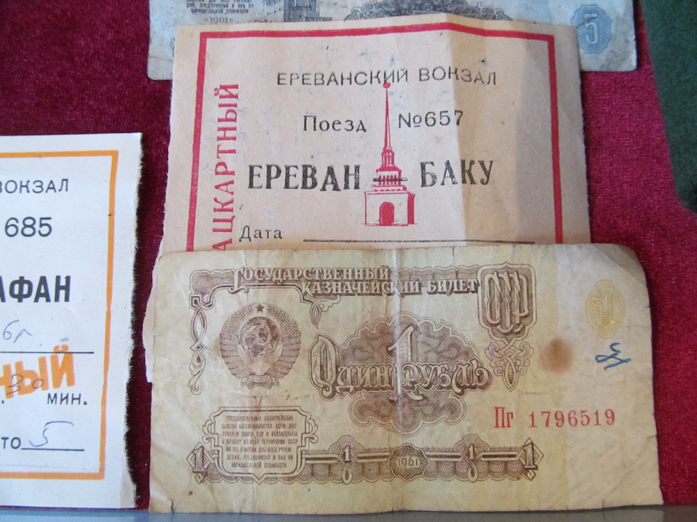 Железнодорожный билет Ереван-Баку советского времени, и купюра в один советский рубль. Железная дорога Москва-Сухум/и-Тбилиси-Ереван