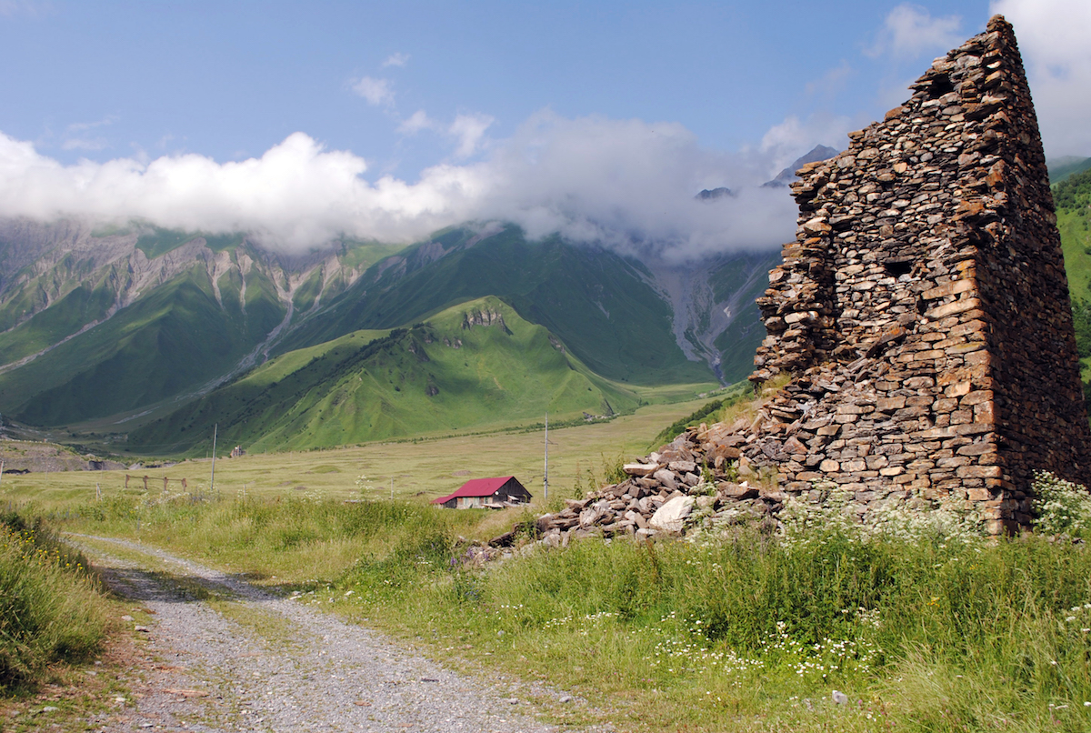 Осетинское горное село, древние башни