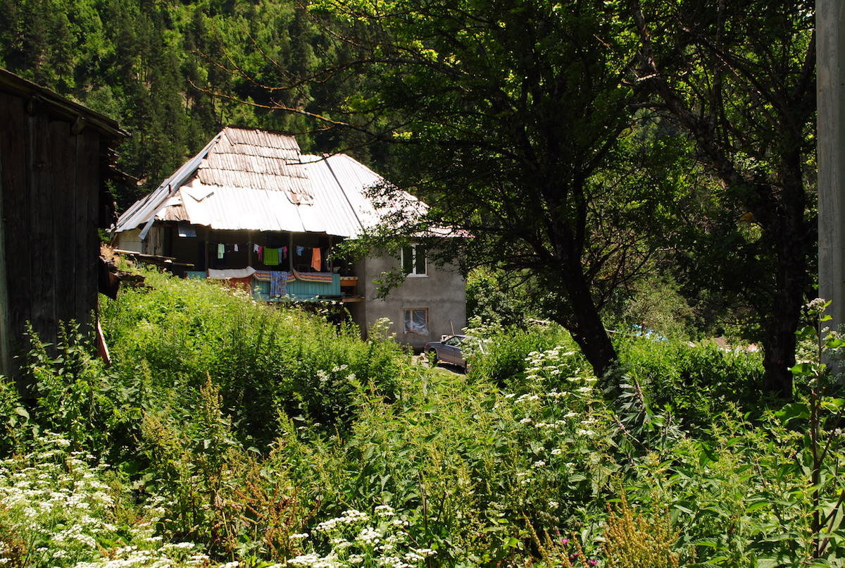 Осетинское горное село, новый дом