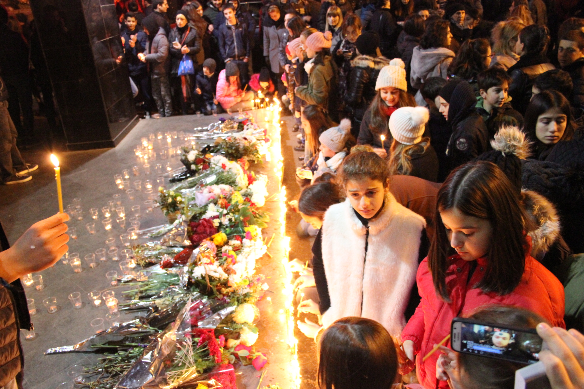 Акция в память об убитых учениках у школы #51. Фото: Леван Микадзе, JAMnews. Насилие в школах Грузии. Где выход?