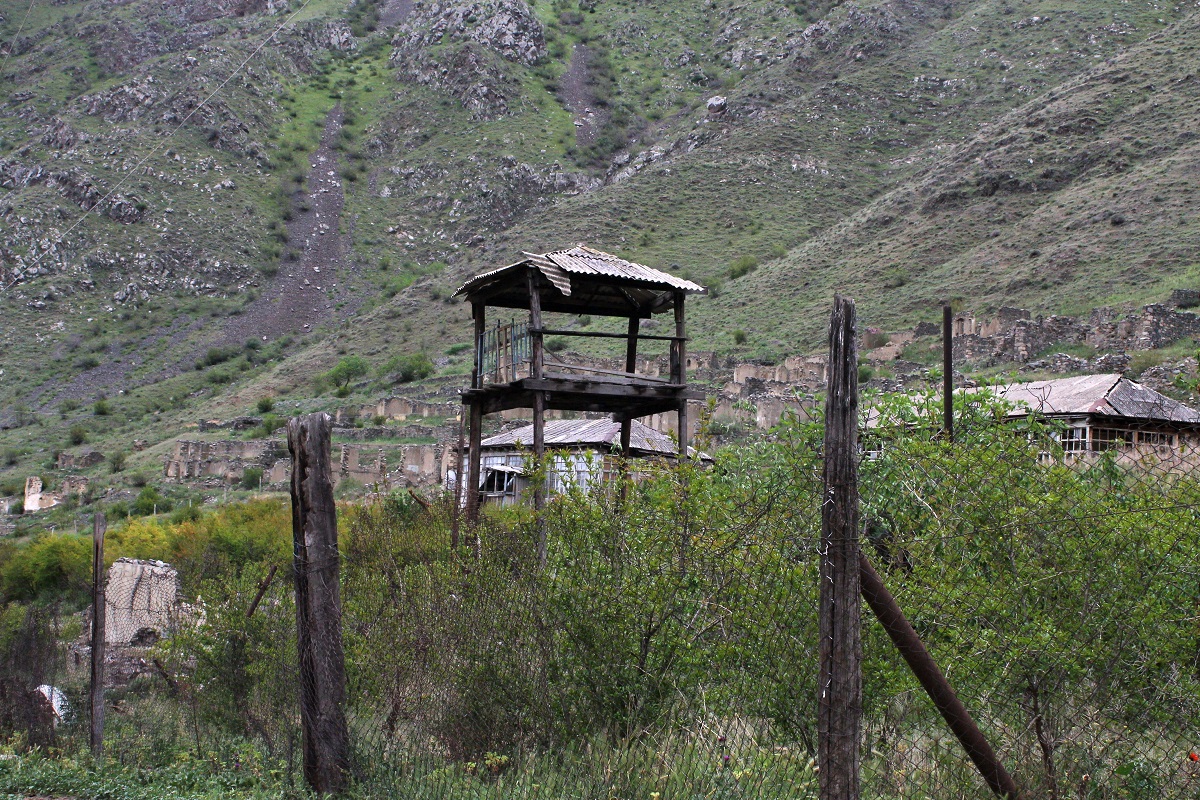 На границе с Ираном - репортаж из армянского села, где раньше жили  азербайджанцы - JAMnews