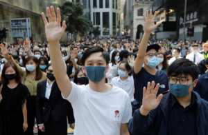 Миллионные протесты начали в августе 2019 года, главное требование — гарантии сохранения автономии Гонконга