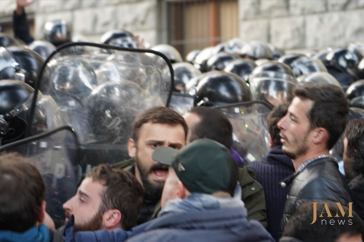 Грузия: В Тбилиси разогнали многотысячный протест