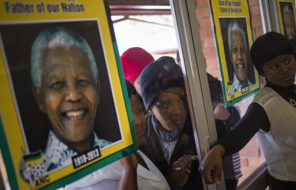 5 декабря 2013 года в Южной Африке похоронили 95-летнего борца с апартеидом Нельсона Манделу