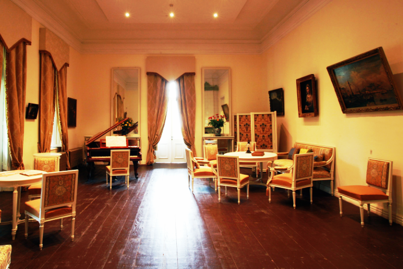 The-White-Salon-photo-www.tsinandali.com_