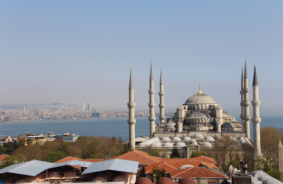 A walk with a camera in Istanbul. Photo JAMnews/David Pipia