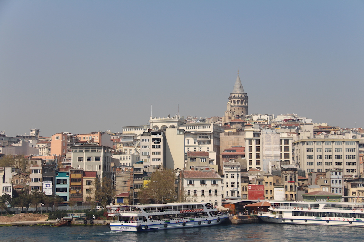 A walk with a camera in Istanbul. Photo JAMnews/David Pipia