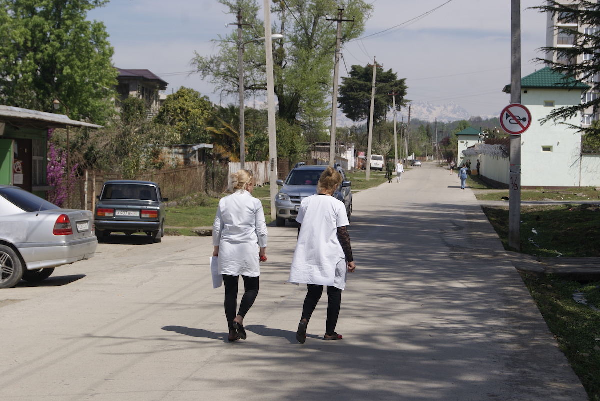 The number of crossing points on the Georgian-Abkhazian border were cut down 