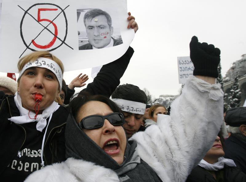 Supporters of Georgia's presidential candidate Levan Gachechiladze attend a rally in Tbilisi