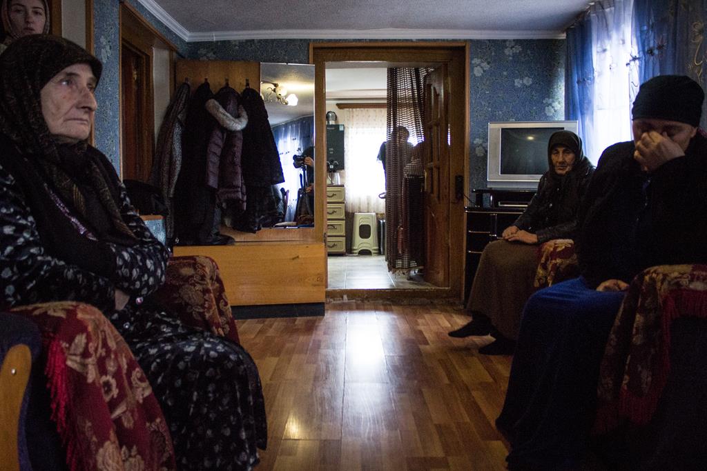 The family members and relatives in the house of killed Temirlan Machalikashvili. Pankisi Gorge, 2018. Photo by Agnieszka Zielonka, JAMnews
﻿