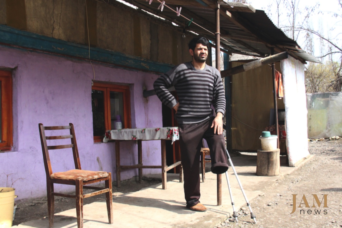 Sarhan Musayev’s dream is to find a job. He has been at home for almost five years. Kachagan, Georgia. Photo: David Pipia, JAMnews. Landmines on the Georgian-Azerbaijani border.