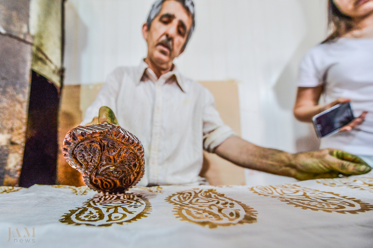 kelaghayis - Azerbaijani traditional headscarves