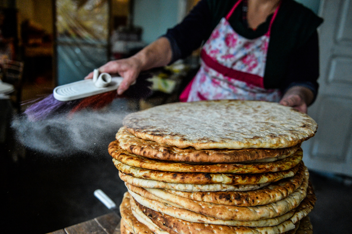 Lezgin ‘sun’ bread in Azerbaijan