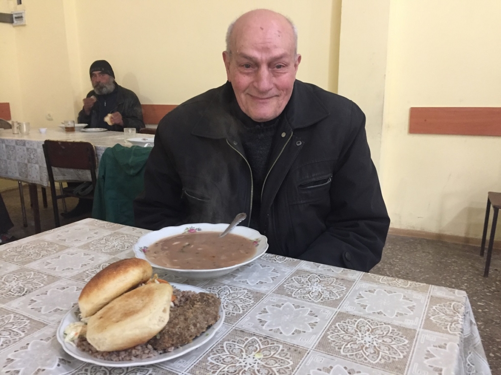 Միայնակ թոշակառուներ. Հայաստան, одинокие пенсионера, Армения,