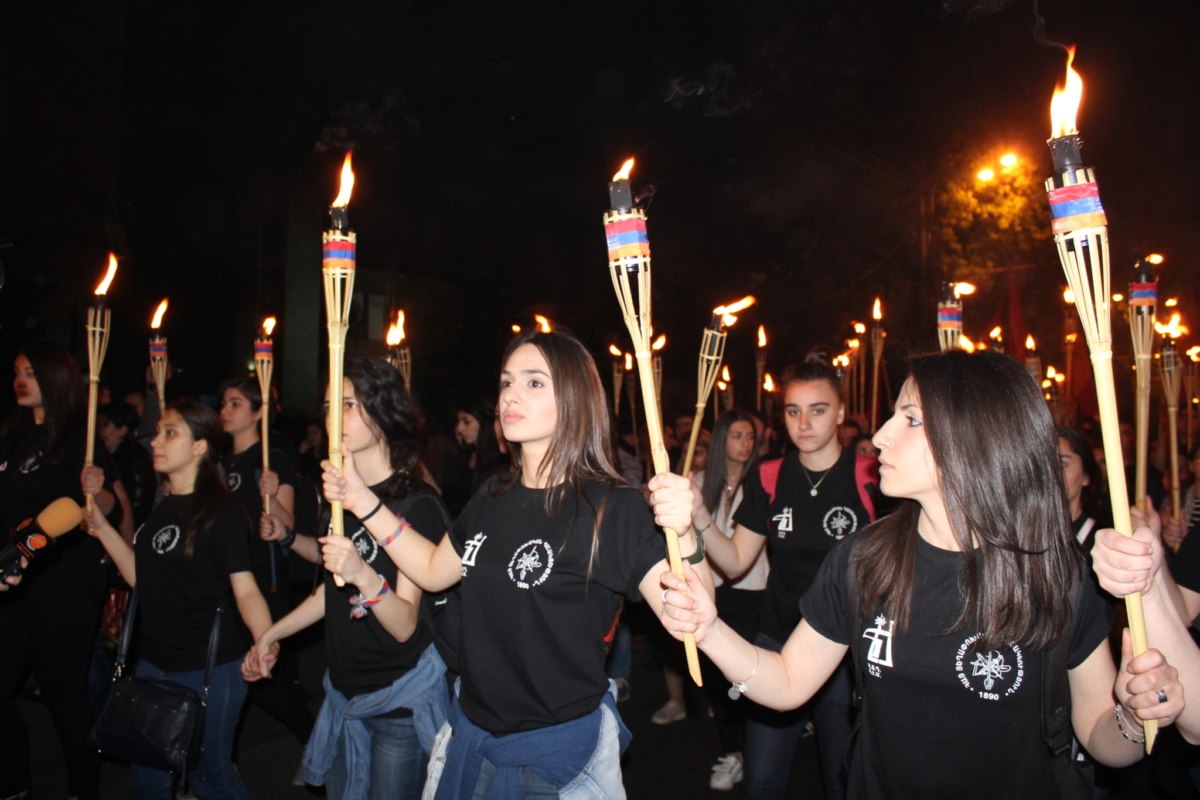 Геноцид армян, Ереван, факельное шествие,