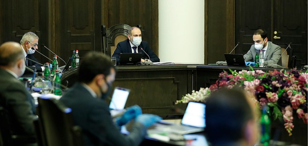 At a government meeting on May 21, for the first time, all ministers and the Prime Minister were wearing masks and gloves.