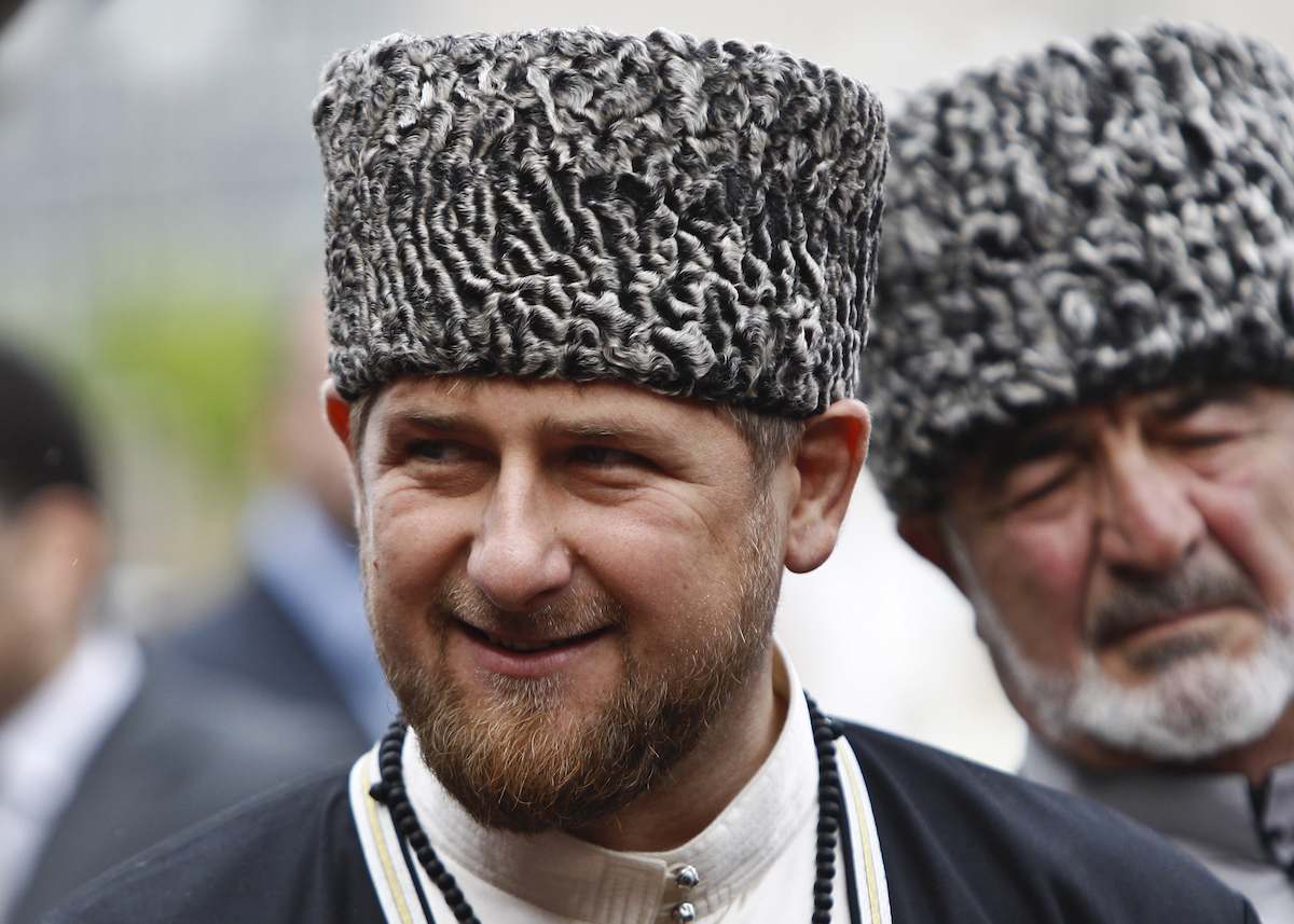 Чеченцы фото. Кубанка Рамзана Кадырова. Папаха Рамзана Кадырова. Рамзан Кадыров в шапке. Шапочка Рамзана Кадырова.