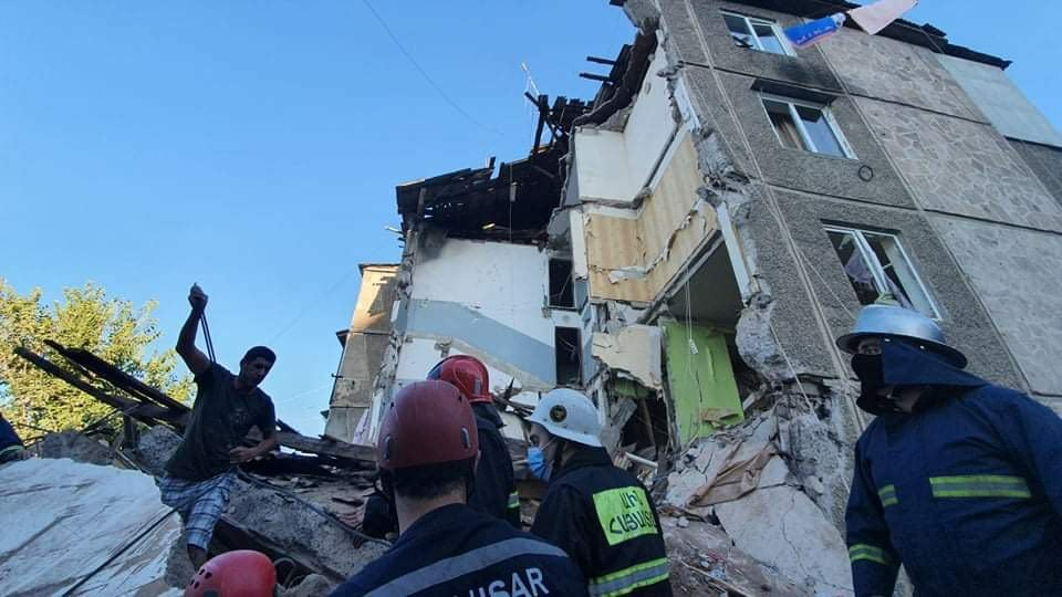 Explosion, Building collapsed in Yerevan, Rescuers, Man under the rubble, Gas leak,