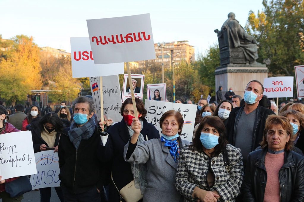 митинг в Ереване, лозунги, задержания, фоторепортаж, оппозиция, протест, трехстороннее заявление, Армения, Азербайджан, Россия, смена власти, денонсация, документ по Карабаху,