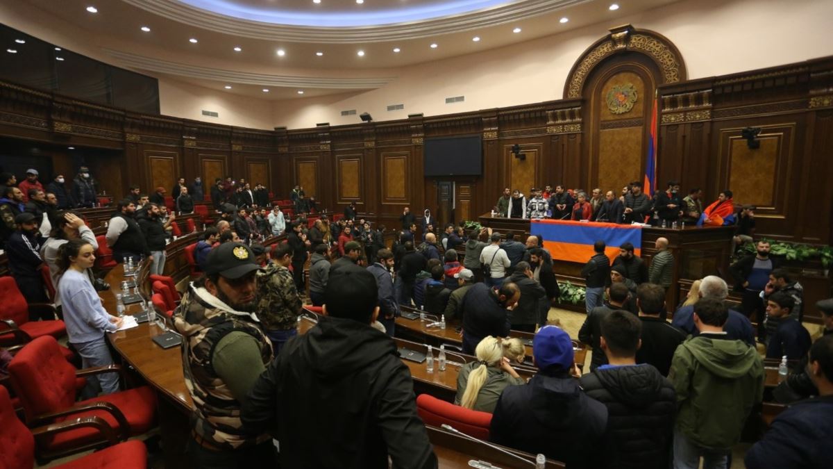 prime minister of Armenia, Nikol Pashinyan, agreement on Karabakh, will the war end, army, cessation of hostilities, people, opposition, protest, president of Armenia, Armen Sargsyan, president of Karabakh, protection of national interests