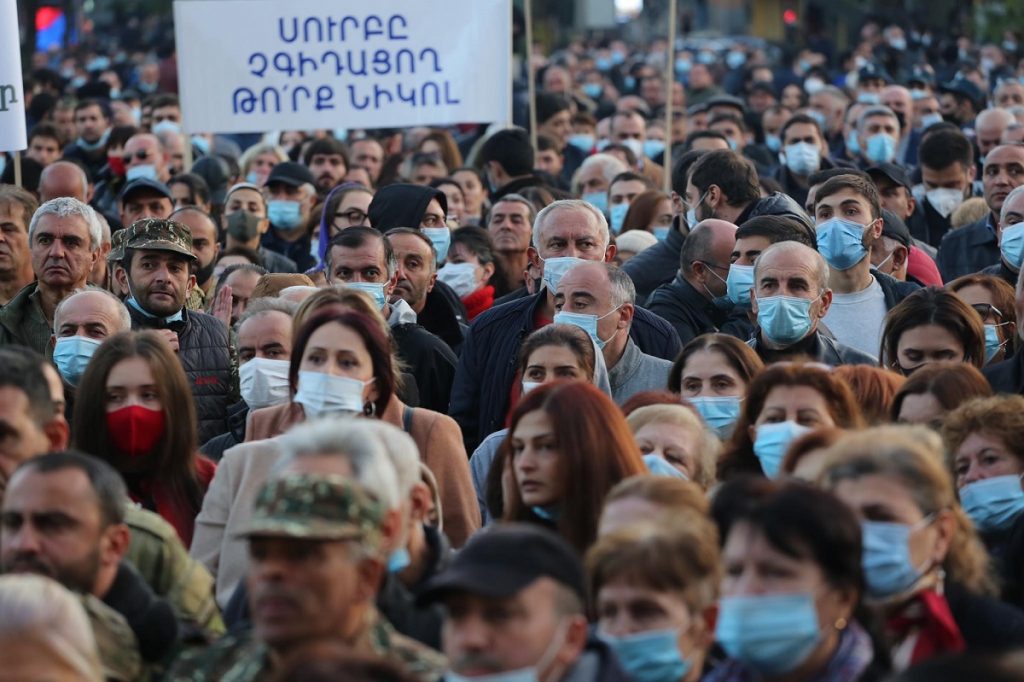 политический кризис в Армении, новости Армения, выход из кризиса, политолог Александр Искандарян, мнение, компетентное правление, Никол Пашинян, премьер-министр, оппозиция, 17 партий,