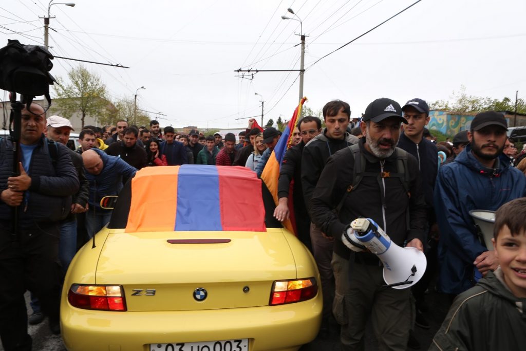 This image has an empty alt attribute; its file name is Nikol_Pashinyan_revolution_car-1024x683.jpg
