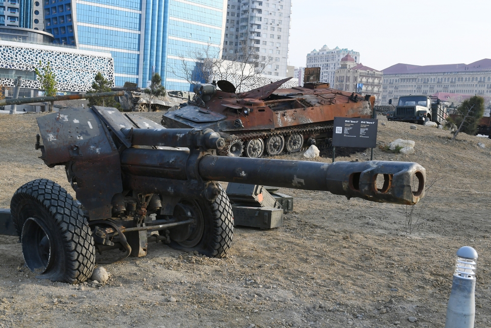 Армянская военная техника в "Парке военных трофеев" в Баку