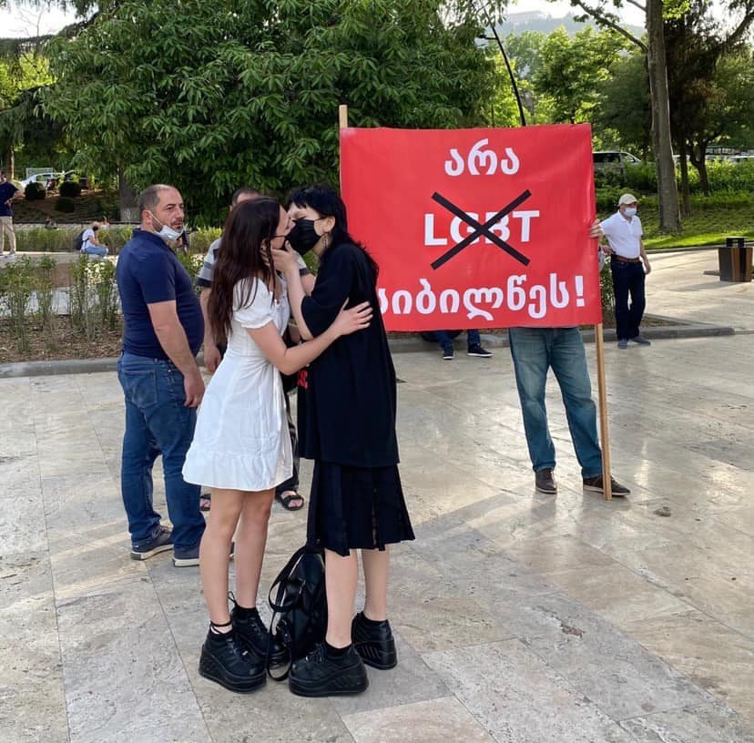 “Bizim cavabımız – həmişə sevgi!”Foto: Tbilisi Pride