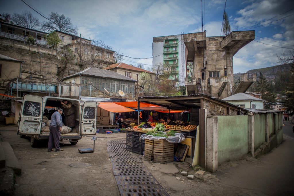 Gürcüstanın Çiatura şəhərində mədənlər və dağıntılar

