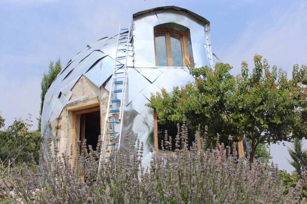 house made out of straw bales