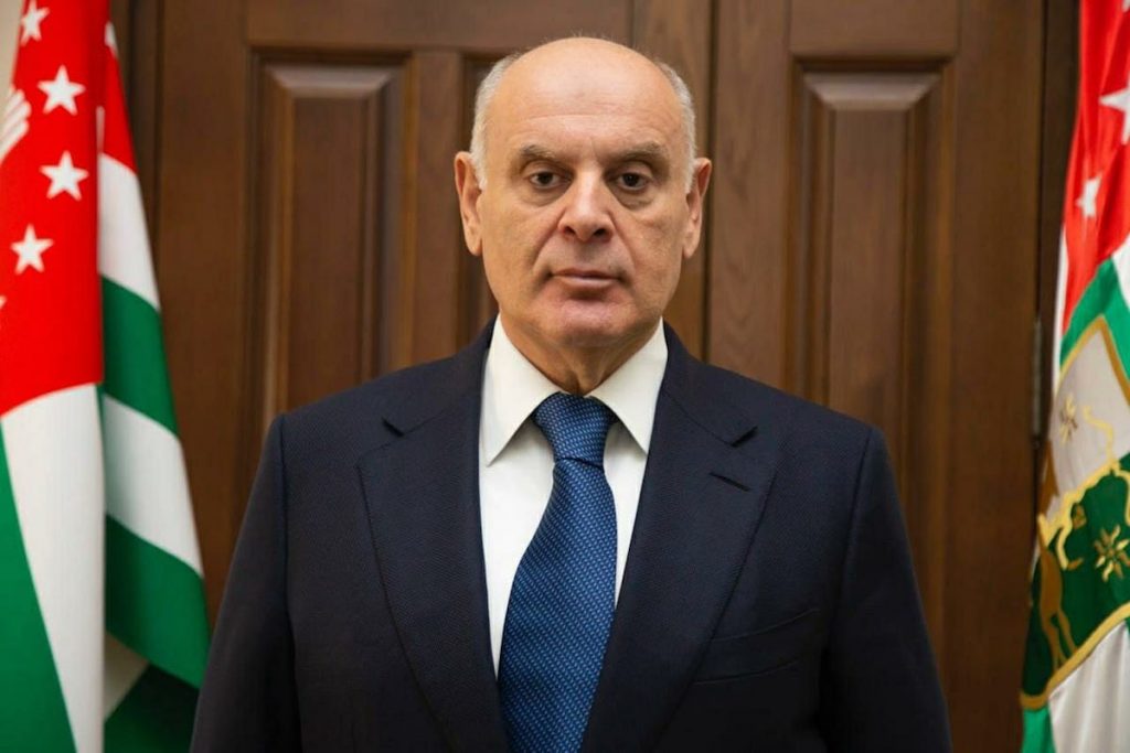 Opposition of Abkhazia challenged president to debate
