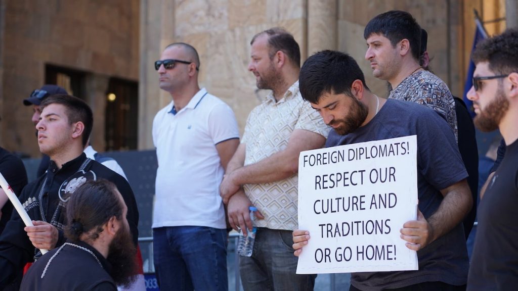 Акция противников ЛГБТ-прайда в Тбилиси, 5 июля 2021 г. Фото: Давид Пипиа, JAMnews