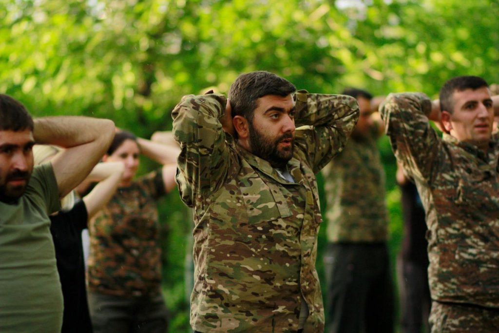 sağ qalmaq sənəti
Təlim toplantılarında əsas diqqət fiziki hazırlığa yetirilir