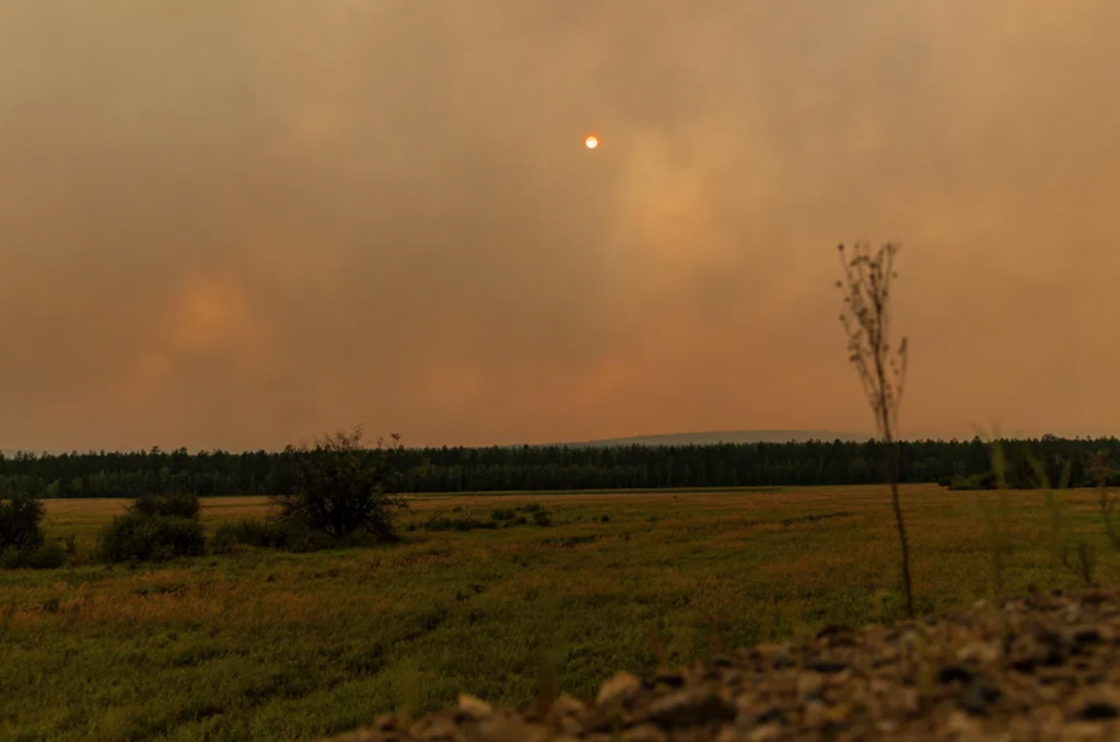 Пожар в Усть-Майском районе Якутии. Фото: Арден Аркман / «Новая газета»
