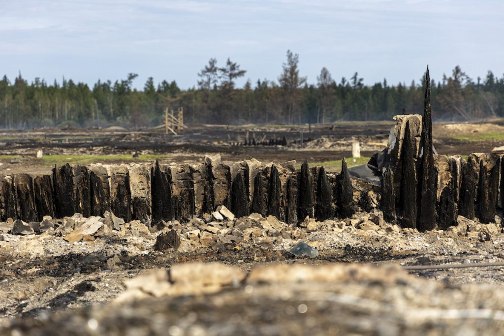 Сгоревшая часть села Бясь-Кюель в Якутии. Фото: Иван Жилин/«Новая газета»