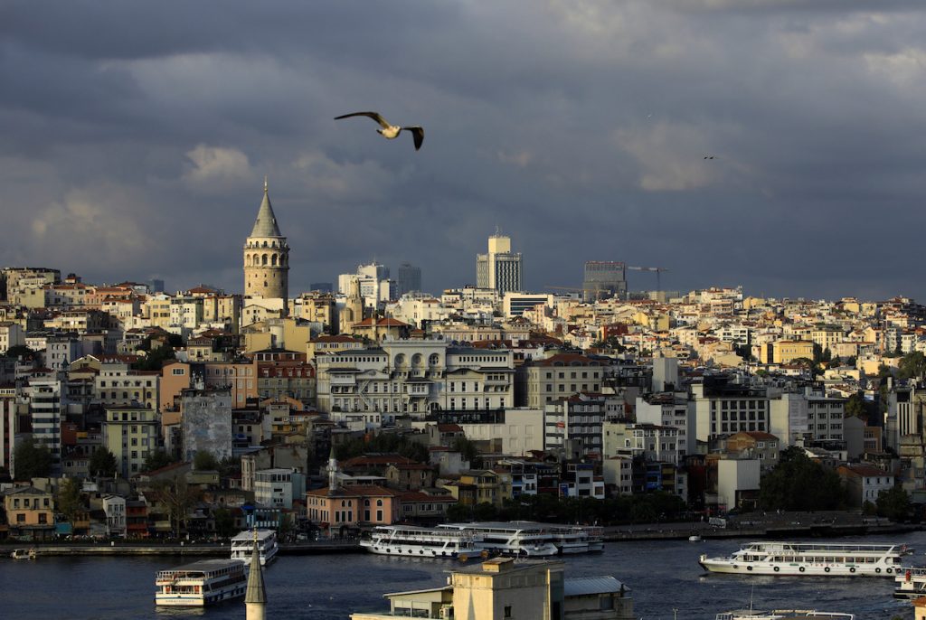 Древняя башня Галата в Стамбуле. 21 сентября, 2020. REUTERS/Umit Bektas. Турция идет к полному контролю над доступом к Черному морю, так как это позволит ей превратиться из регионального лидера в мировую державу. 