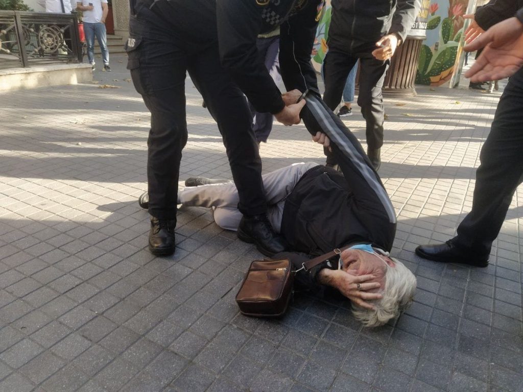 Аресты на протесте в Баку в поддержку Салеха Рустамова. Фото Mikroskop Media in English