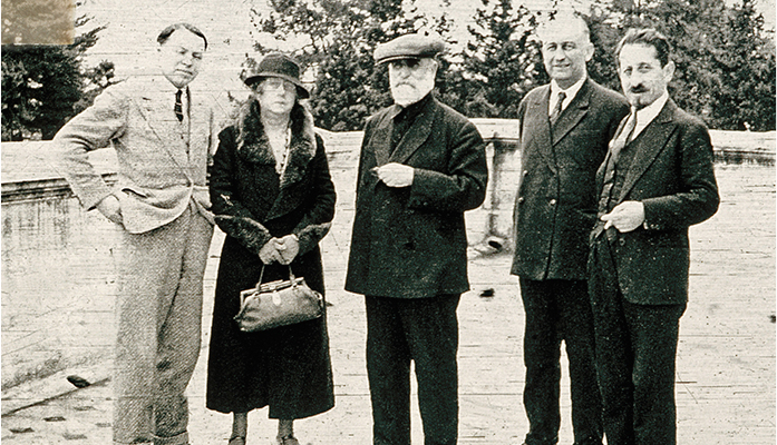 ფოტო გადაღებულია ფელიქს დ’ჰერელის საქართველოში, ბაქტერიოფაგების ინსტიტუტი. , სამუშაოდ ვიზიტის დროს. მარცხენიდან პირველი გიორგი ელიავა. ბათუმი, საქართველო, 1934 © Institut Pasteur – Musée Pasteur