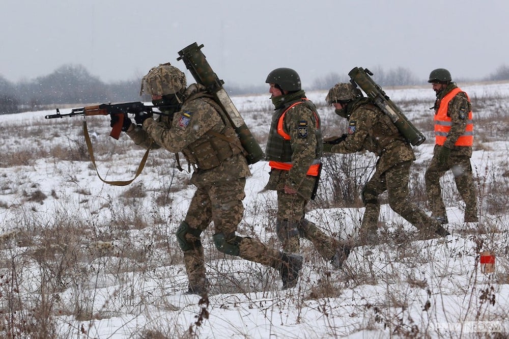 Украинские военнослужащие на учениях. Фото: министерство оборон Украины. Будет ли война России и Украины?