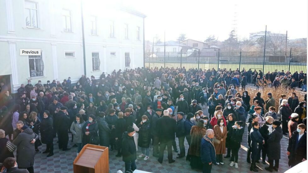 Сторонники Эдуарда Кокойты на собрании, объявившем его выдвижение кандидатом в президенты Южной Осетии . Цхинвал, 18 февраля 2022 г. Фото: cominf.org