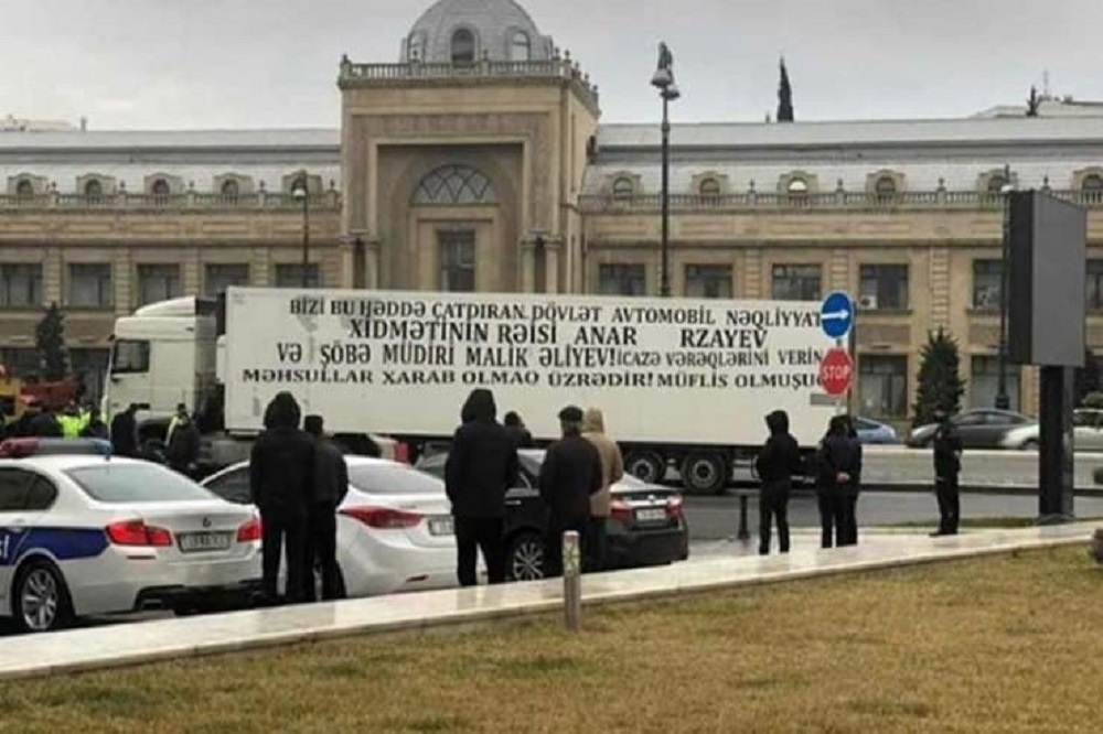 Акция протеста дальнобойщиков в Баку