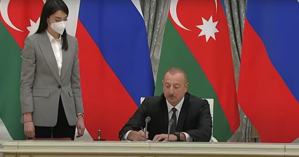 Russia and Azerbaijan sign declaration on allied cooperation 