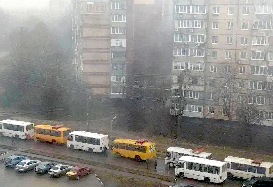 ავტობუსების კოლონა დონეცკში ევაკუაციისთვის, 2022 წლის 18 თებერვალი. ფოტო: RESSENTIMENT/Telegram
