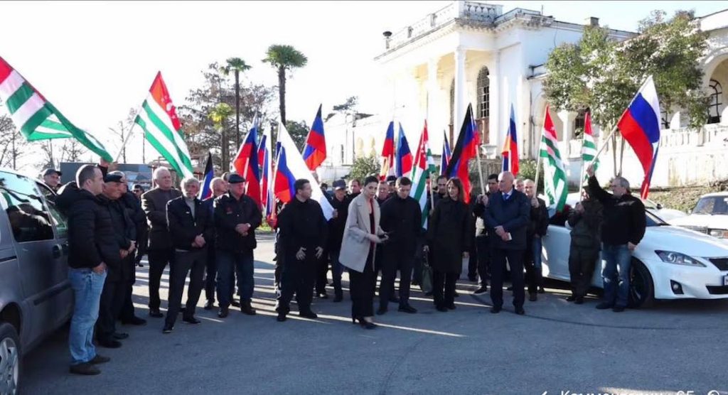 Акция в Абхазии в поддержку военных действий России в Украине.  