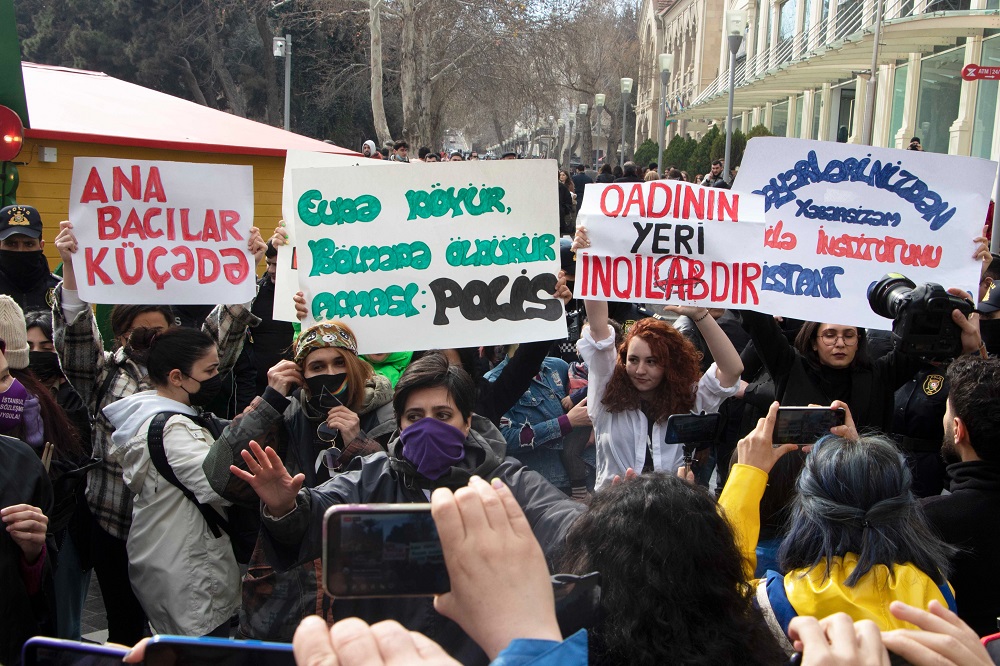 В Баку прошел традиционный марш феминисток