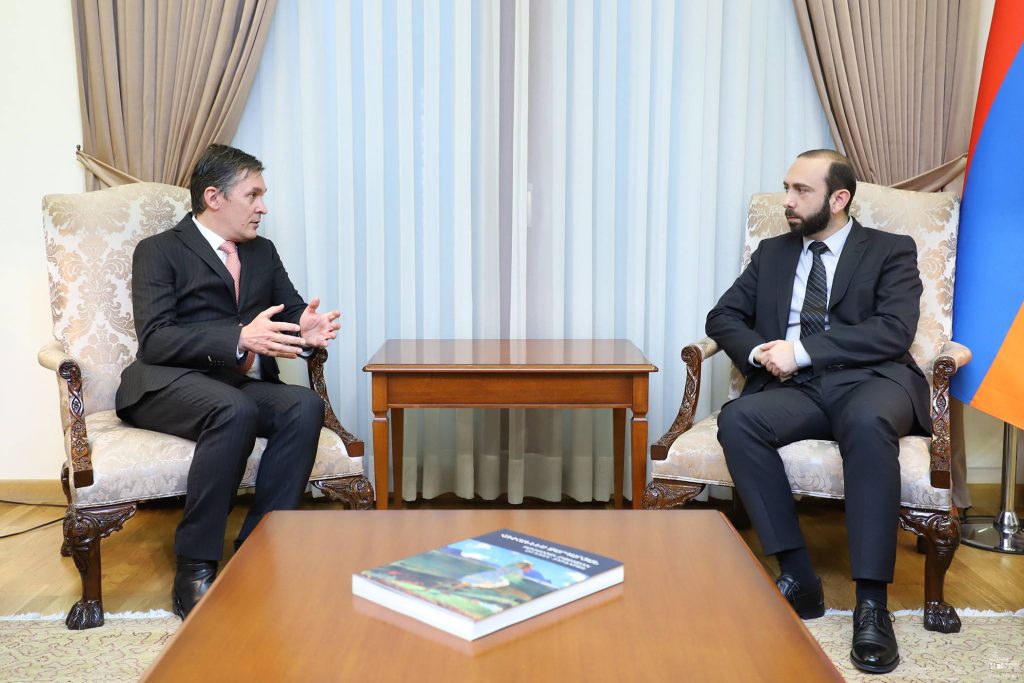 Беседа сопредседателя МГ ОБСЕ от Франции Бриса Рокфея с министром иностранных дел Армении Араратом Мирзояном