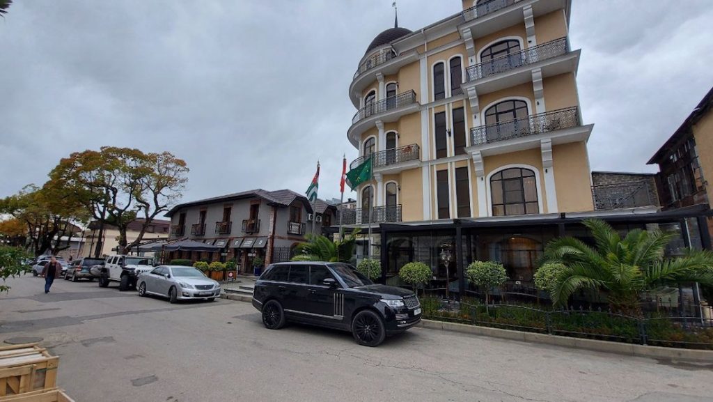 Гостиница в Сухуме, Абхазия. Фото: Марианна Котова, JAMnews Санкции против России и Абхазия