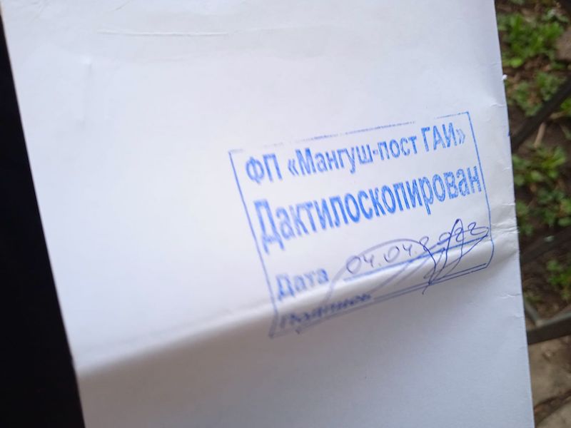 Документ, выданный отцу Марии после прохождения фильтрационного лагеря. Рассказ девушки из Мариуполя о войне в Украине