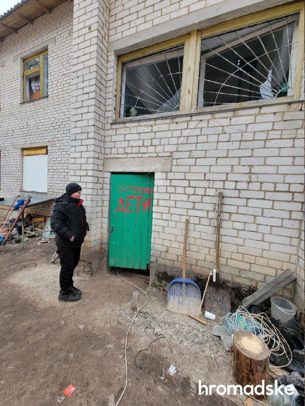 Вход в подвал в селе Ягодное, где российские военные держали местных жителей.  
